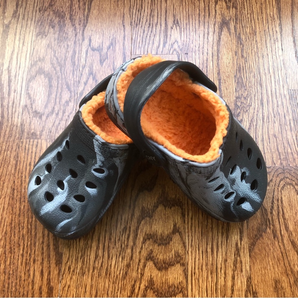 Sherpa Lined Crocs-like Shoes
